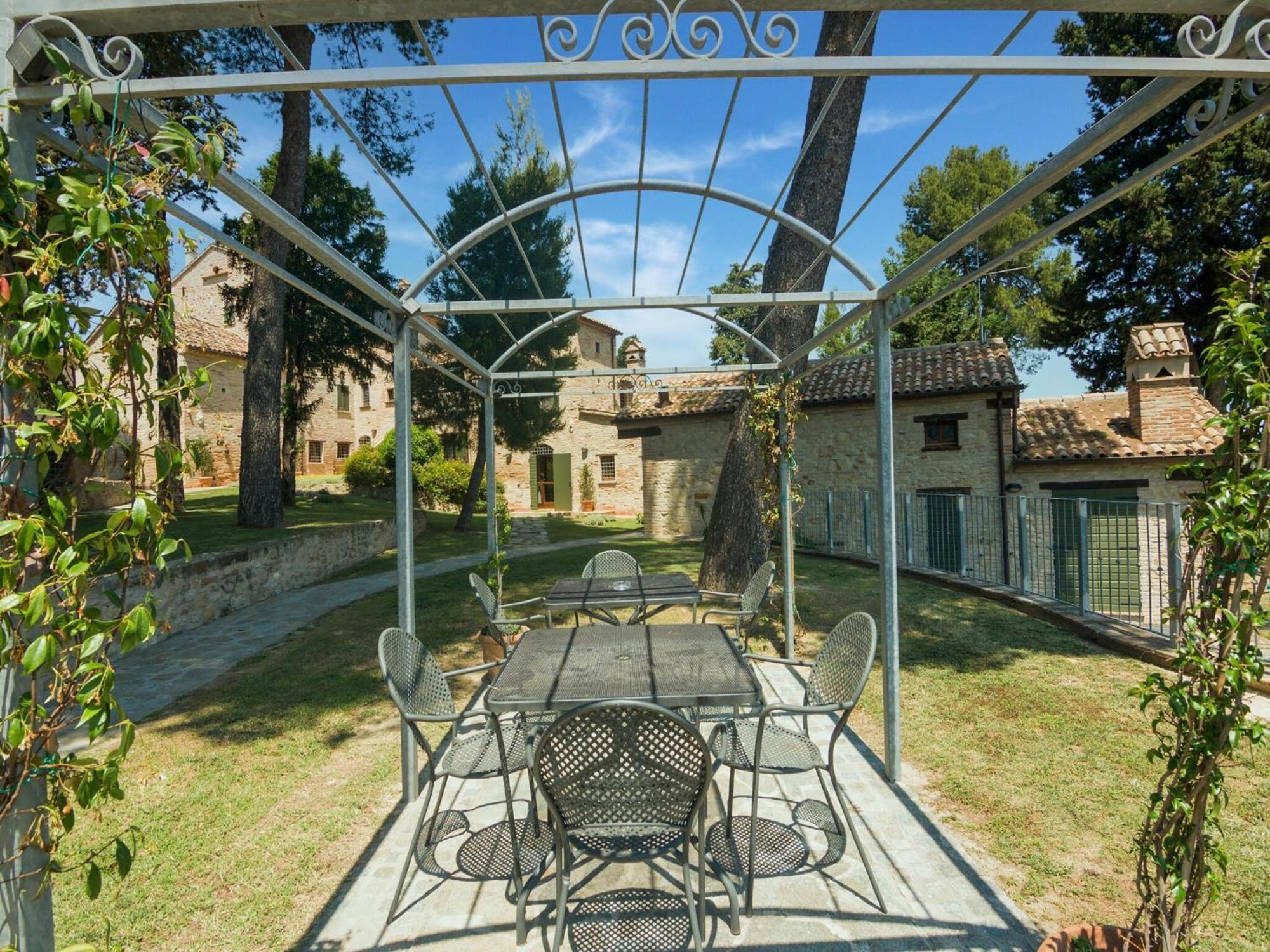 Stunning Apartment In Mombaroccio Near Metauro River Exterior photo
