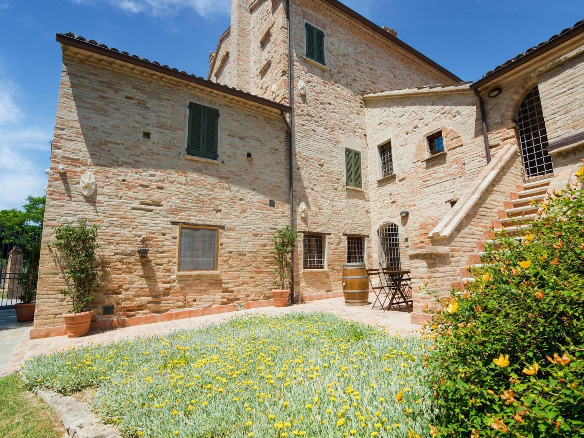 Stunning Apartment In Mombaroccio Near Metauro River Exterior photo