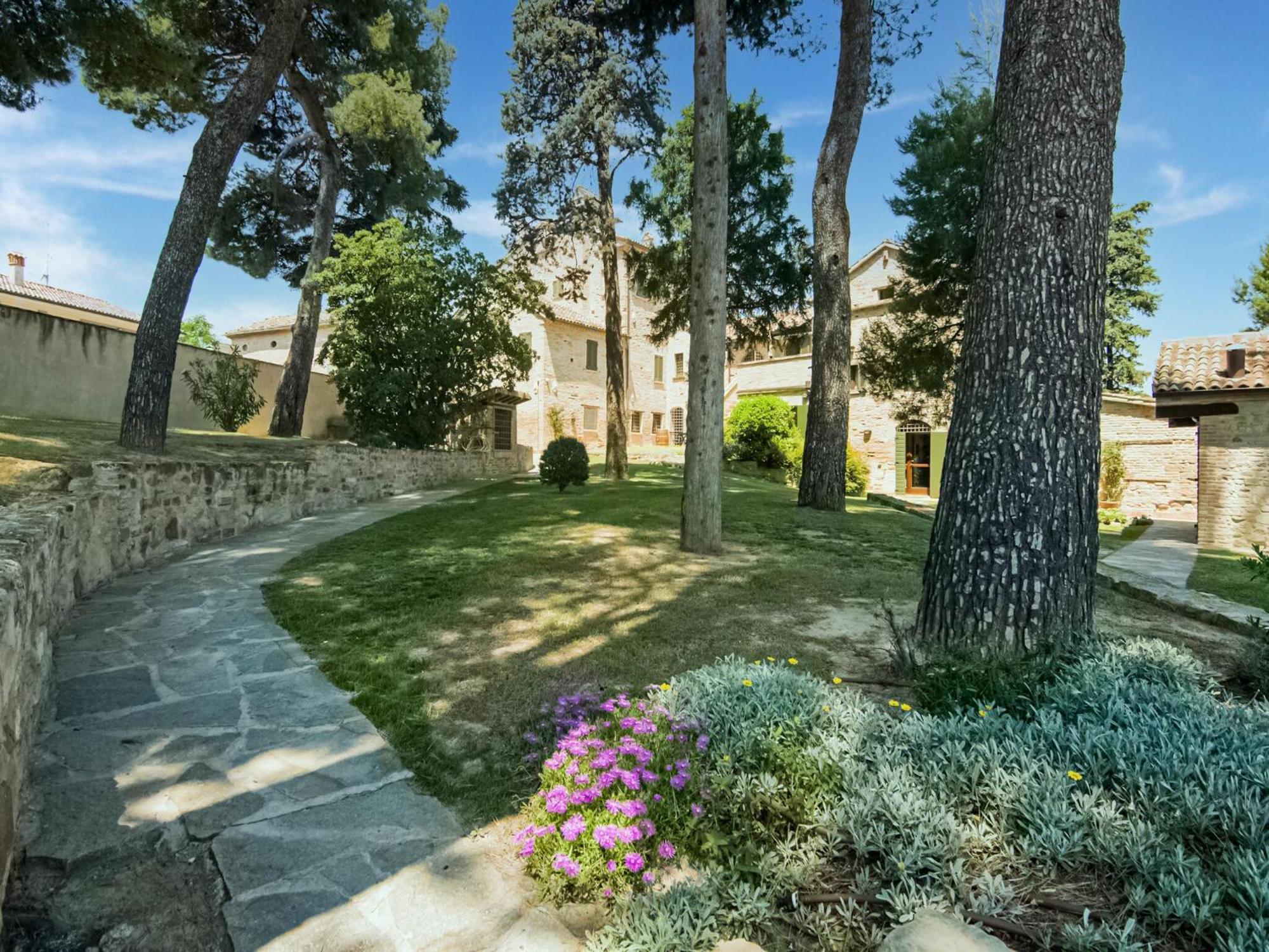 Stunning Apartment In Mombaroccio Near Metauro River Exterior photo