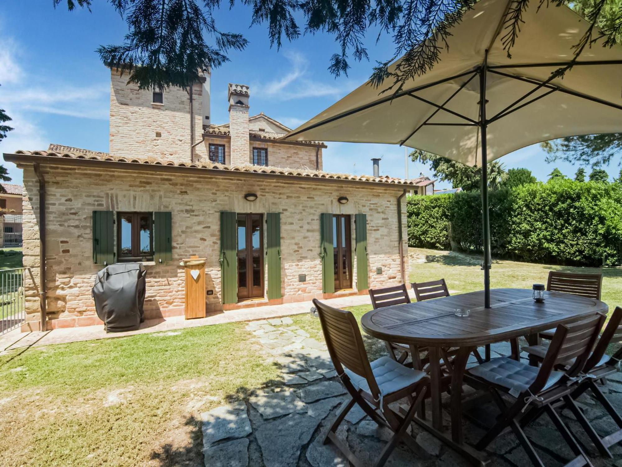 Stunning Apartment In Mombaroccio Near Metauro River Exterior photo