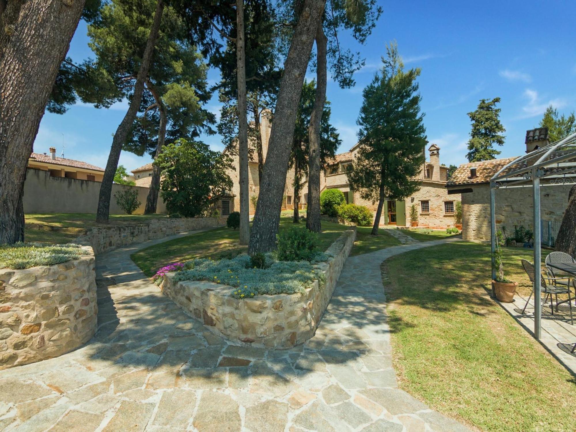 Stunning Apartment In Mombaroccio Near Metauro River Exterior photo
